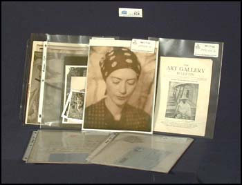 Various memoribilia: photographs, correspondence, brochures
various sizes by Vera Olivia Weatherbie vendu pour $3,080
