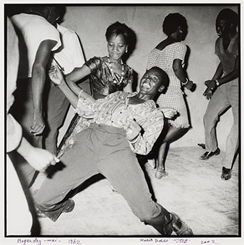 Regardez-moi by Malick Sidibé sold for $7,500