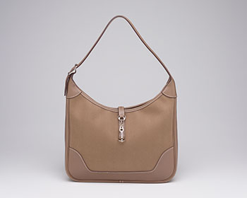 AN ETOUPE TOILE CHEVRON SWIFT TRIM 31 by  HERMÈS sold for $1,250