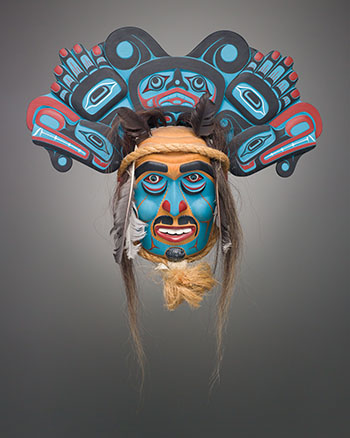 Maamtagila Portrait Chief Mask Wearing Sisuitl Headdress by Ned Matilpi vendu pour $2,500