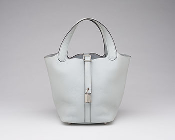A BLEU PALE CLÉMENCE LEATHER PICOTIN LOCK 18 WITH PALLADIUM HARDWARE par  HERMÈS