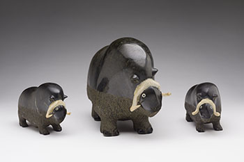 Muskox Family par Seepee Ipellie