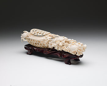 A Chinese Ivory Carved 'Crab and Prunus' Group par  Chinese Art
