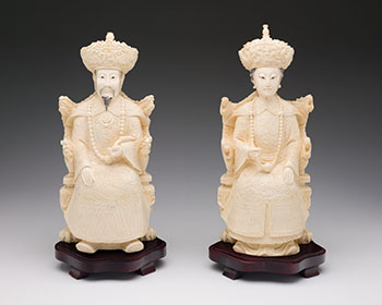 A Set of Large Chinese Ivory Carved King and Queen Figures par  Chinese Art