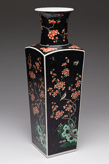 A Large Chinese Famille Noire Faceted 'Fauna and Prunus' Vase, 19th Century par  Chinese Art