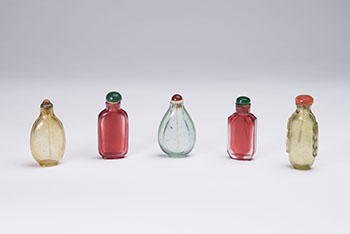 Five Chinese Glass Snuff Bottles, 19th Century par  Chinese Art