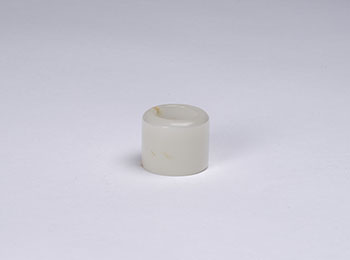 A Chinese White Jade Archer’s Ring, 19th Century par  Chinese Art