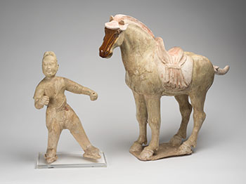 A Chinese Straw Glazed Earthenware Figure of a Groom and Horse, Tang Dynasty (618-907 CE) par  Chinese Art