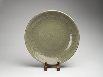 A Large Chinese Longquan Celadon Glazed Charger, Ming Dynasty, 15th Century par  Chinese Art