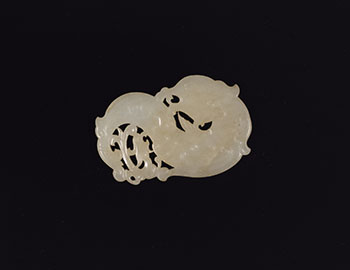 A Chinese White Jade Carved Archaistic 'Dragon' Pendant, 19th Century par  Chinese Art