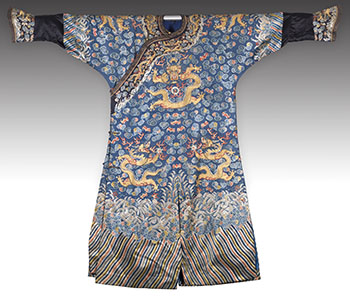 A Chinese Embroidered Silk Ground Dragon Robe, Jifu, Mid-19th Century par  Chinese Art