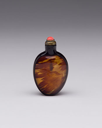 A Chinese Tortoiseshell Snuff Bottle, 18th to 19th Century par  Chinese Art