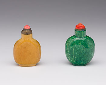 Two Chinese Ivory Snuff Bottles, 18th Century par  Chinese Art