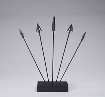 Set of Five Chinese Bronze Arrowheads and Shafts, Han Dynasty (206 BC – AD 220) par  Chinese Art