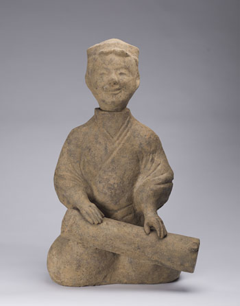 A Large Chinese Earthenware Figure of a Musician, Han Dynasty (206 BC – AD 220) par  Chinese Art