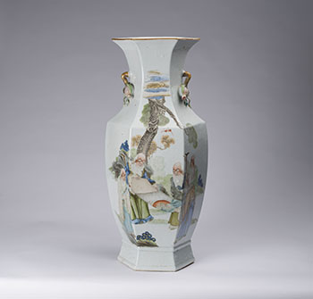 A Large Chinese Qianjiang Enameled Hexagonal Vase, Mid 20th Century par  Chinese Art