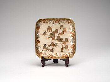 A Japanese Satsuma 'Monkey' Rectangular Dish, Meiji Period, Circa 1900 par Yabu Meizan