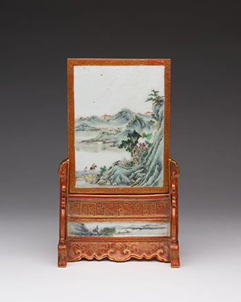 A Rare Chinese Iron Red and Famille Rose 'Landscape' Table Screen and Stand, Republican Period par Chinese Artist