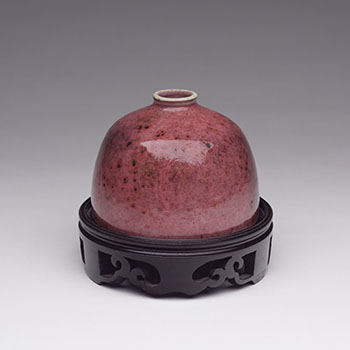 A Chinese Peachbloom Glazed Beehive-Form Waterpot, Kangxi Mark, Late Qing Dynasty par  Chinese Art