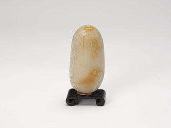 A Chinese Mottled White Jade 'Coin Pouch' Snuff Bottle, 19th Century par  Chinese Art