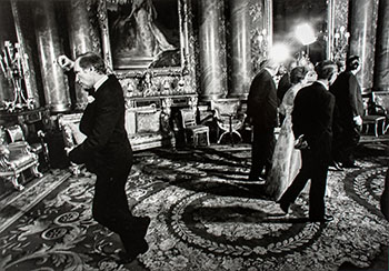 Prime Minister Pierre Trudeau, shown performing his famous pirouette during a May 7, 1977, picture session at Buckingham Palace in London par Doug Ball