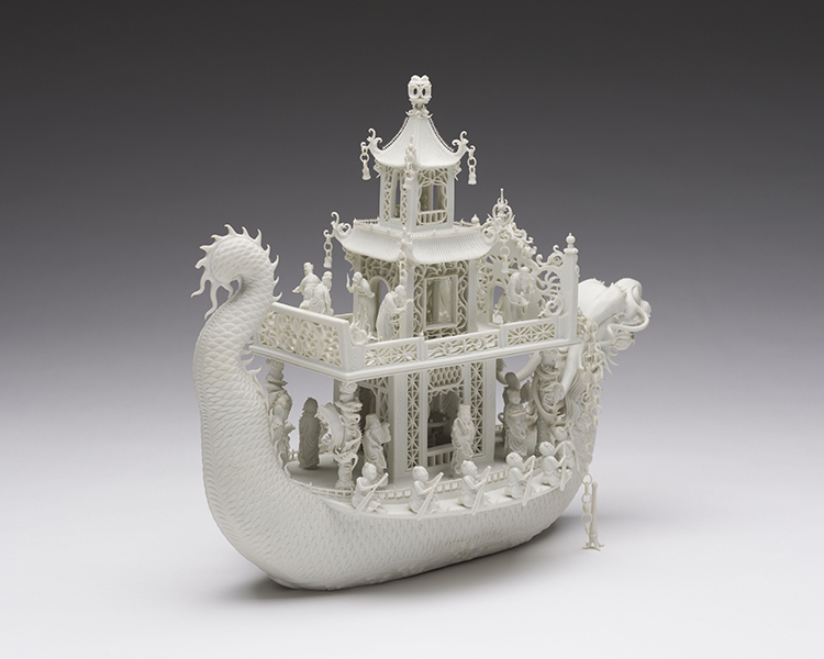 A Rare and Intricate Chinese Biscuit Porcelain Model of a Dragon Boat, Signed Chen Guozhi, mid 19th Century par  Chinese Art