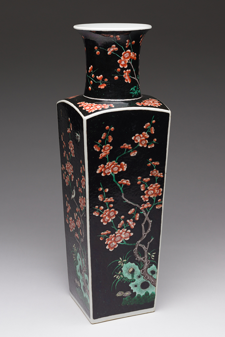 A Large Chinese Famille Noire Faceted 'Fauna and Prunus' Vase, 19th Century par  Chinese Art