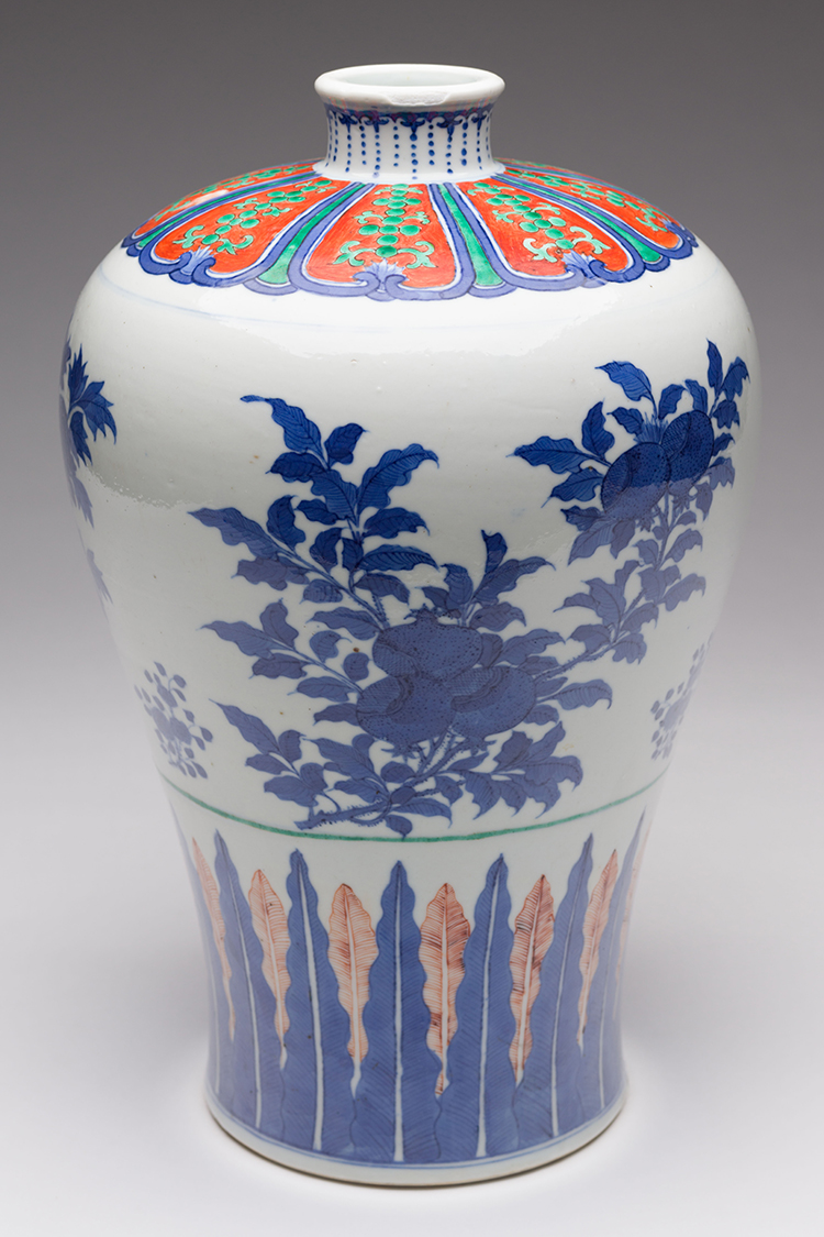 An Unusual Chinese Doucai ‘Fruits’ Meiping Vase, Late Qing Dynasty par  Chinese Art