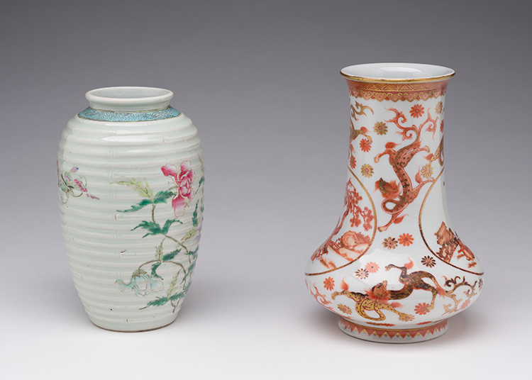 Two Chinese Polychromed Bottle Vases, Republican Period, Early 20th Century par  Chinese Art
