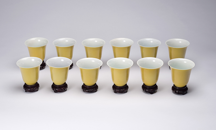A Set of Twelve Chinese Yellow Ground Cups, Republican Period, Early 20th Century par  Chinese Art