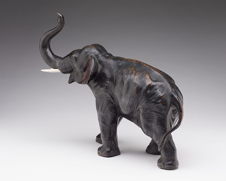 Large Japanese Bronze Model of an Elephant, Meiji Period, Late 19th Century par  Japanese Art
