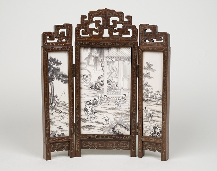 A Finely Inscribed Chinese Three-Piece Ivory Table Screen, Mid 20th Century par  Chinese Art