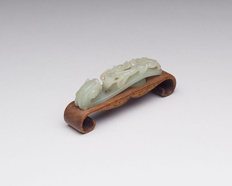 Chinese Pale Celadon Jade Belthook, 19th Century par  Chinese Art