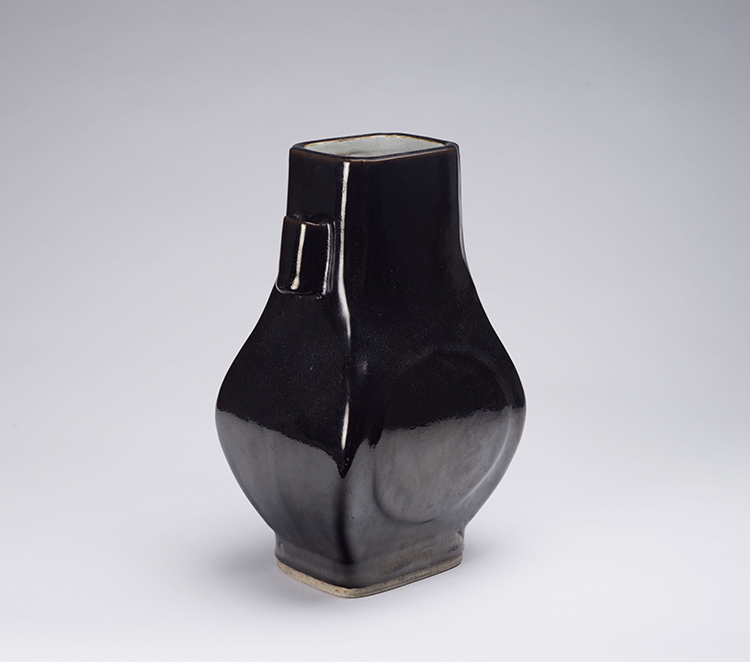 A Chinese Mirror Black Glazed Vase, Fanghu, Early 20th Century par  Chinese Art