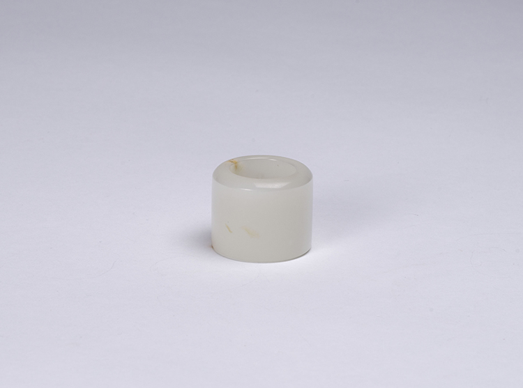 A Chinese White Jade Archer’s Ring, 19th Century par  Chinese Art