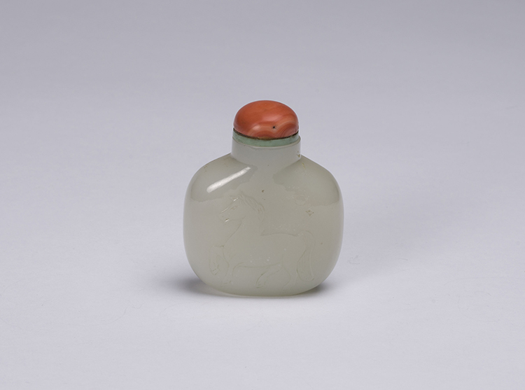 A Fine Chinese White Jade Horse Snuff Bottle, 19th Century par  Chinese Art