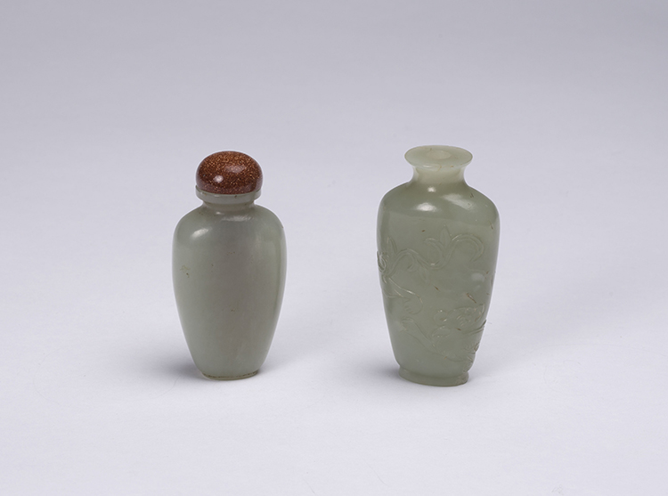 Two Chinese Pale Celadon Jade Snuff Bottles, Late Qing Dynasty par  Chinese Art