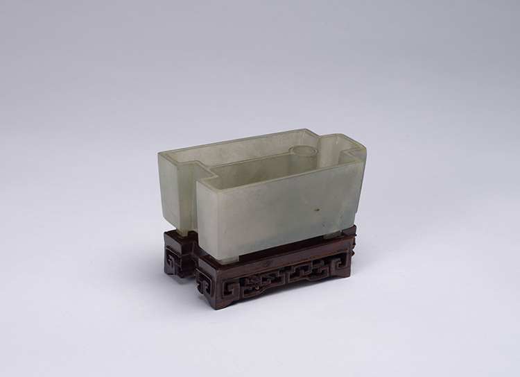 A Chinese Jadeite Coin-form Brushwasher and a Silver and Jade Mirror, 19th/20th Century par  Chinese Art
