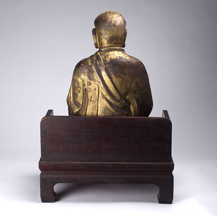 A Rare Chinese Gilt Lacquered Wood Seated Figure of a Lohan, Ming Dynasty, 16th/17th Century par  Chinese Art