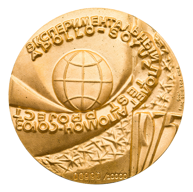 1 Ounce Gold Medal 1975, "Apollo-Soyuz Test Project Commemoration" Num. 00990/10000, by I. Postol, Unlisted in Krause par  USSR