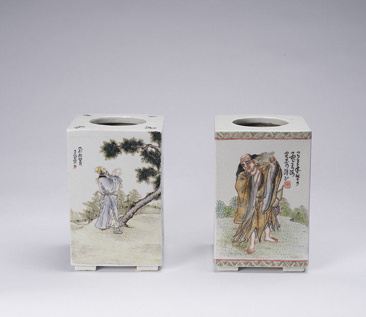 Two Chinese Famille Rose Faceted Brushpots, Mid 20th Century par  Chinese Art