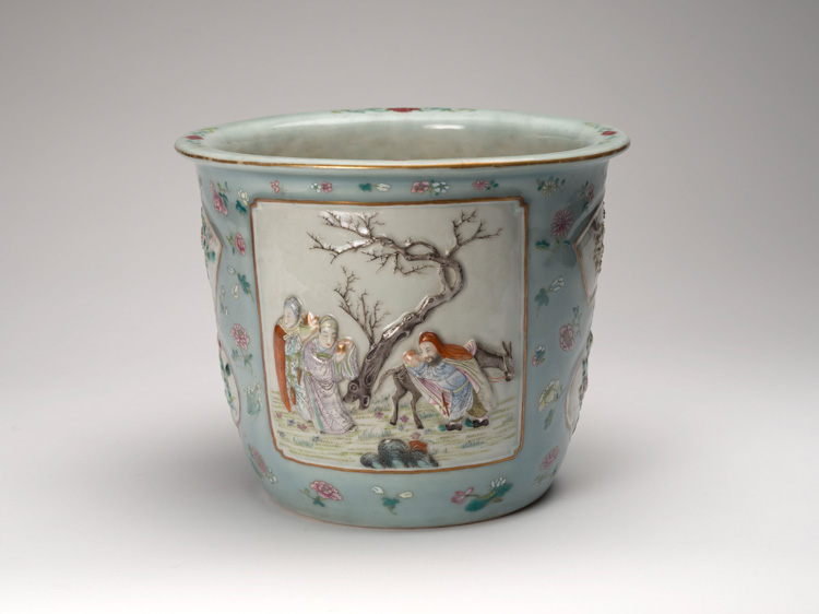 An Unusual Famille Rose Moulded Planter, Republican Period par  Chinese Art