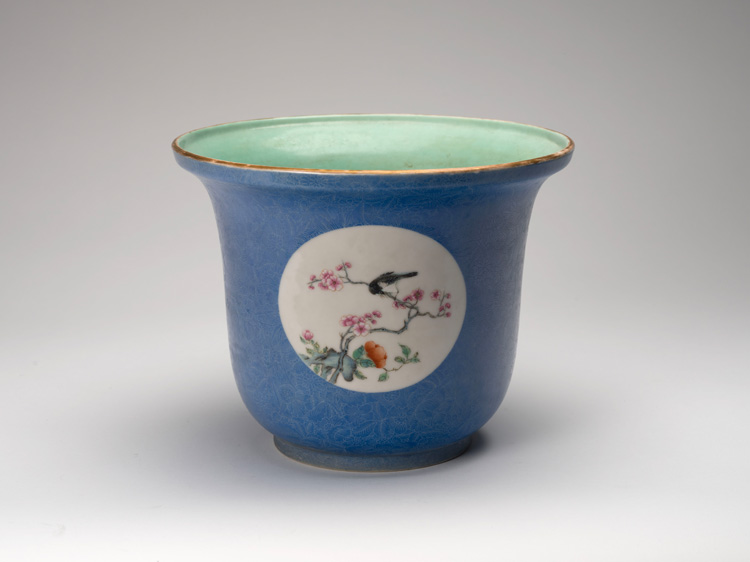 A Blue Ground Famille Rose Planter, Republican Period par  Chinese Art