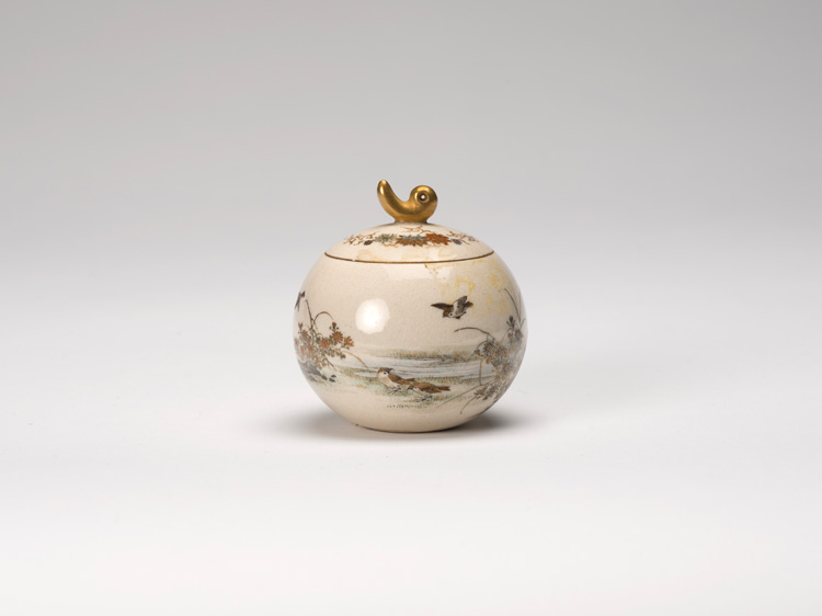 A Small Japanese Satsuma Ovoid Jar and Cover, Meiji Period, Circa 1900 par Yabu Meizan