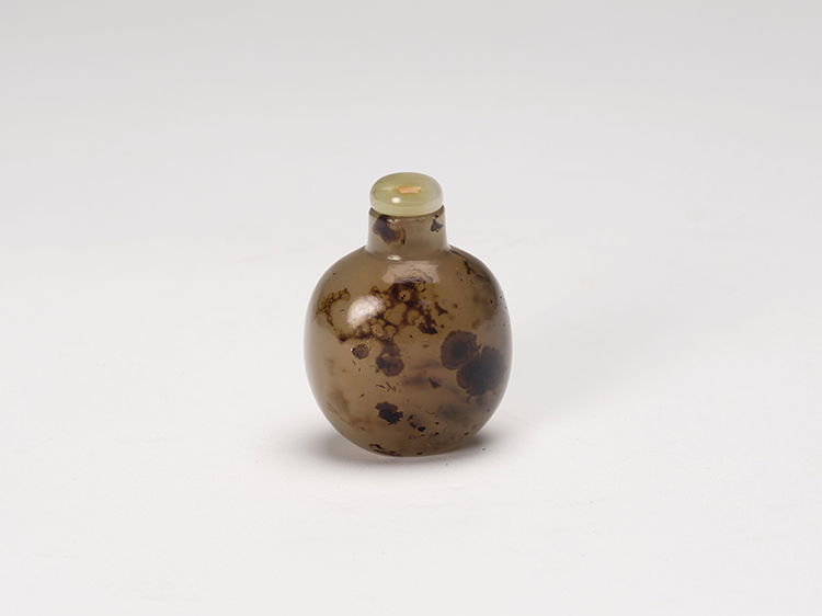 A Chinese 'Silhouette' Agate Snuff Bottle, 19th Century by  Chinese Art