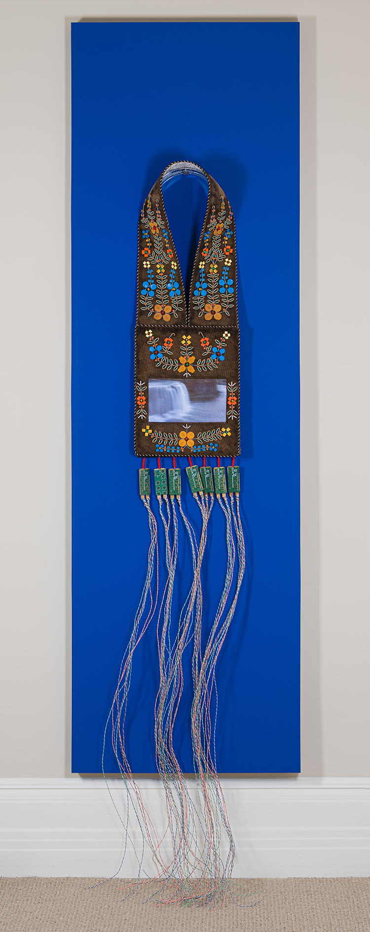 Bandolier for Pasapkedjinawong (The river that passes between the rocks) Rideau River par Barry Ace